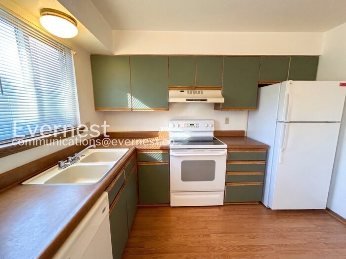 7985 Lexington Park Dr - Photo 4 of 18