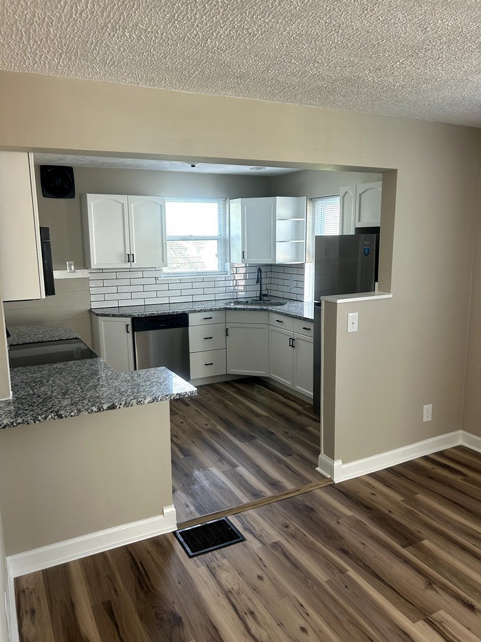 6419 Stover Ave - Photo 6 of 25