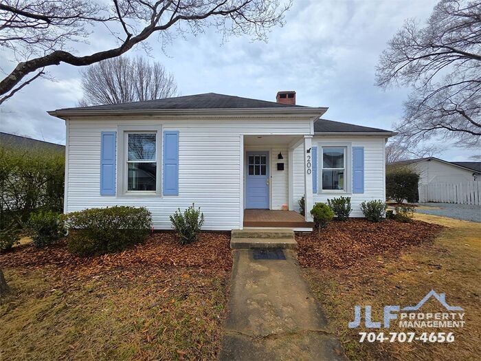 200 E 2nd St