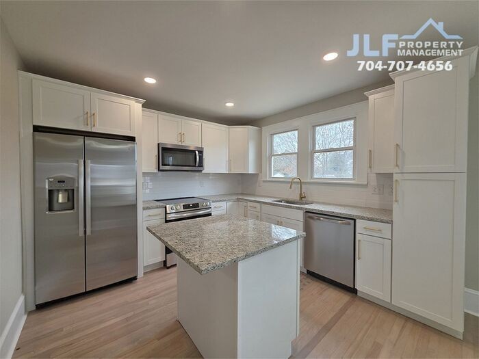 200 E 2nd St - Photo 4 of 23