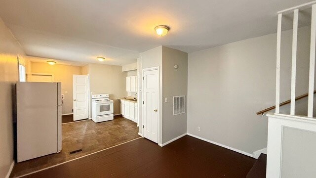 621 Coffey St - Photo 5 of 11