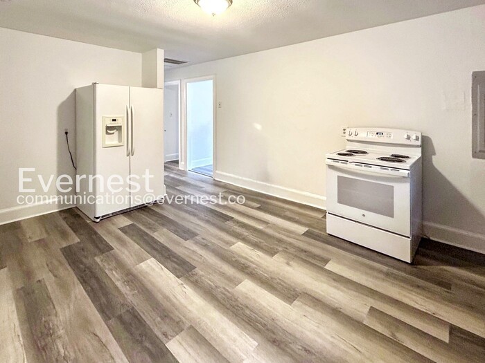 111 Early St - Photo 5 of 16
