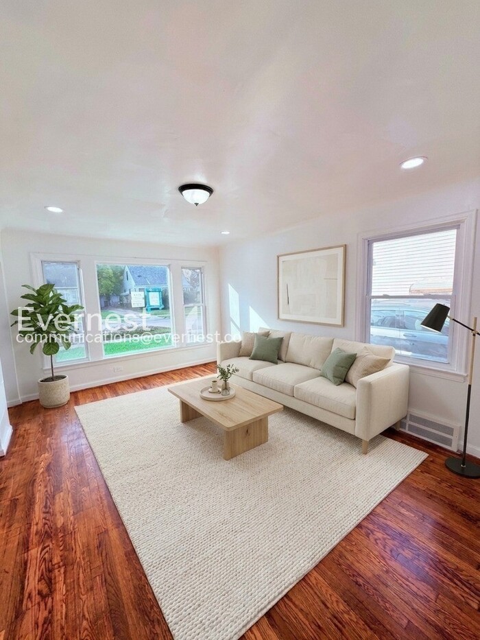 18498 Vaughan St - Photo 2 of 20