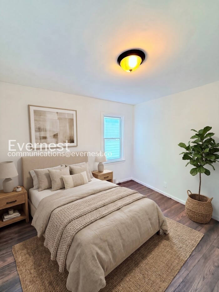 18498 Vaughan St - Photo 3 of 20