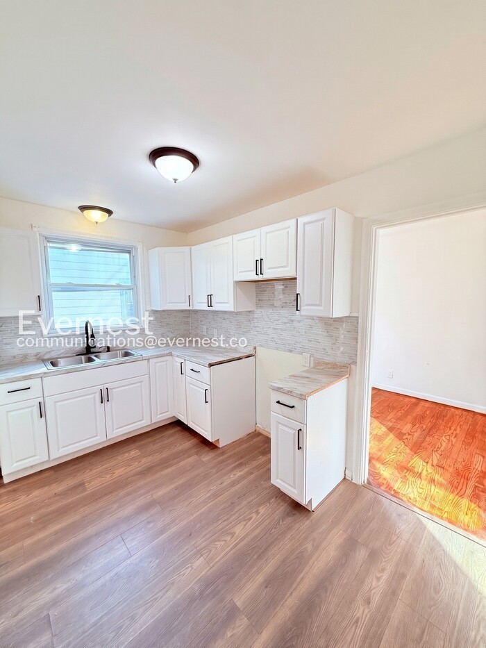 18498 Vaughan St - Photo 4 of 20