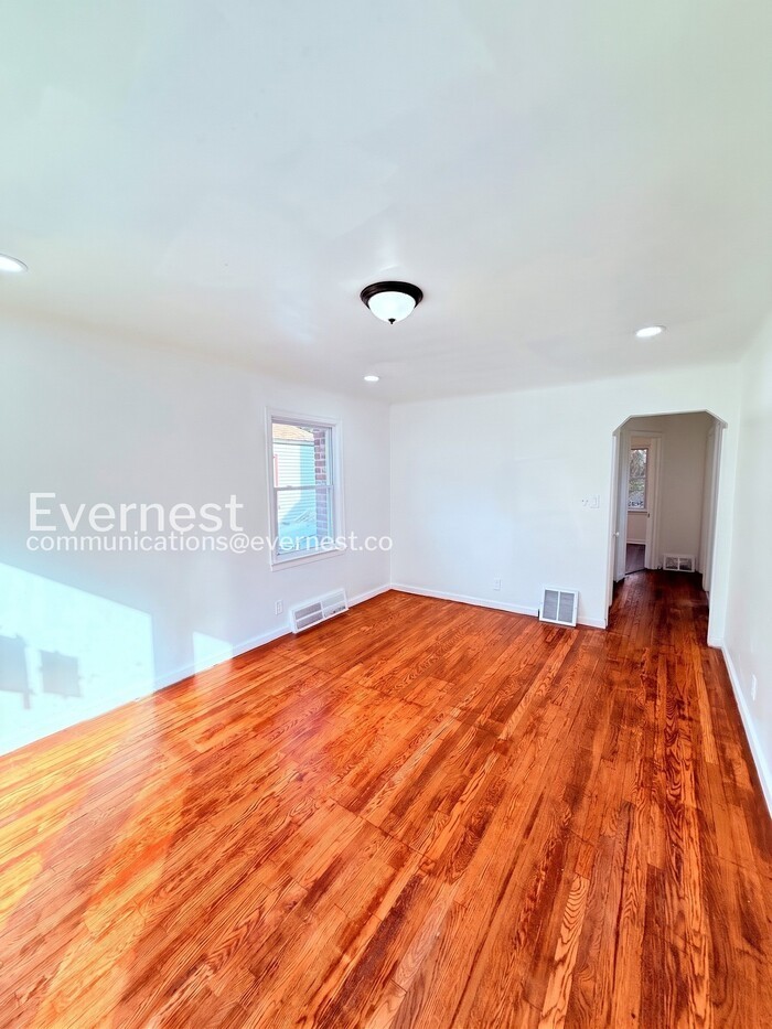 18498 Vaughan St - Photo 6 of 20