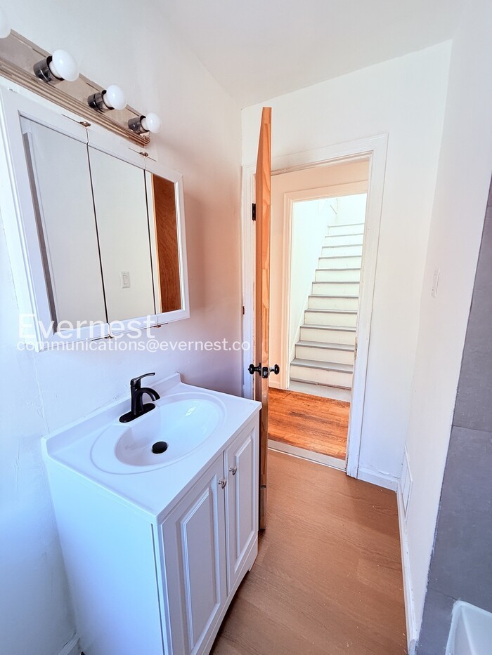 18498 Vaughan St - Photo 7 of 20