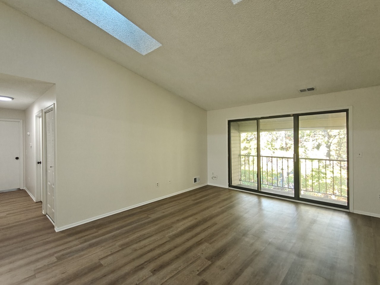 242 Colonial Ct #1 - Photo 5 of 13