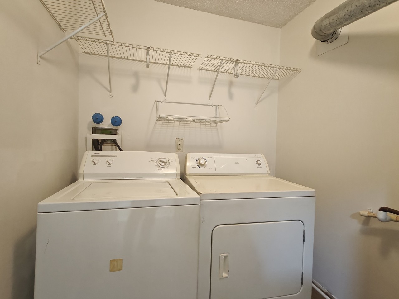 242 Colonial Ct #1 - Photo 7 of 13