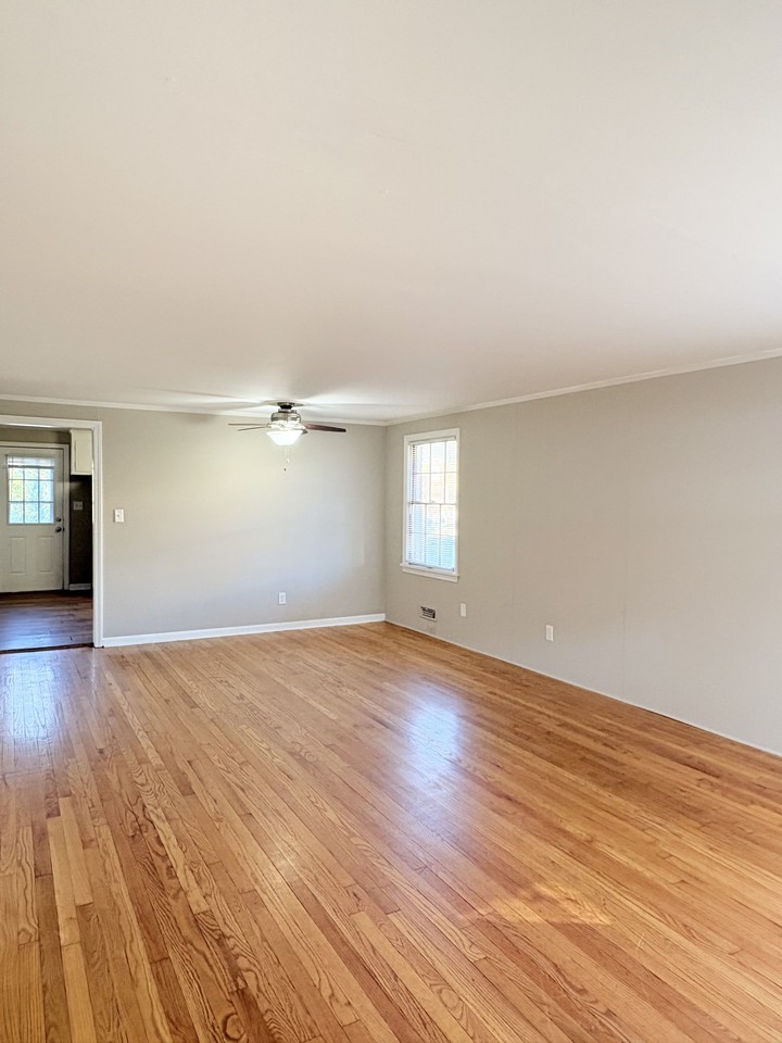 615 Cabell Dr #6 - Photo 3 of 12
