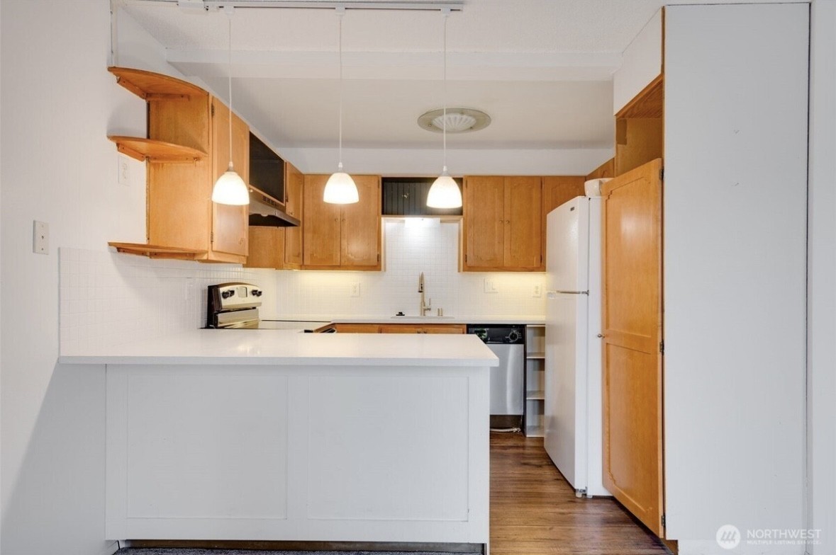 1425 S Puget Dr #B3 - Photo 6 of 17