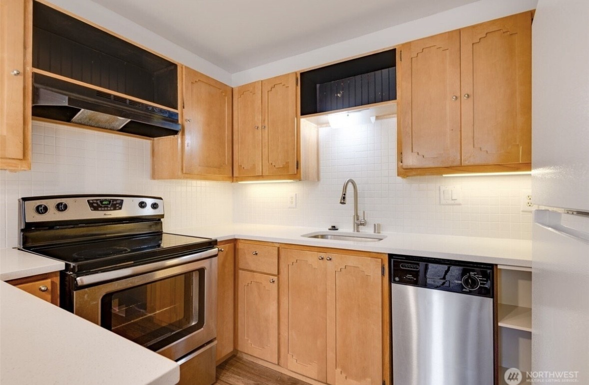 1425 S Puget Dr #B3 - Photo 7 of 17