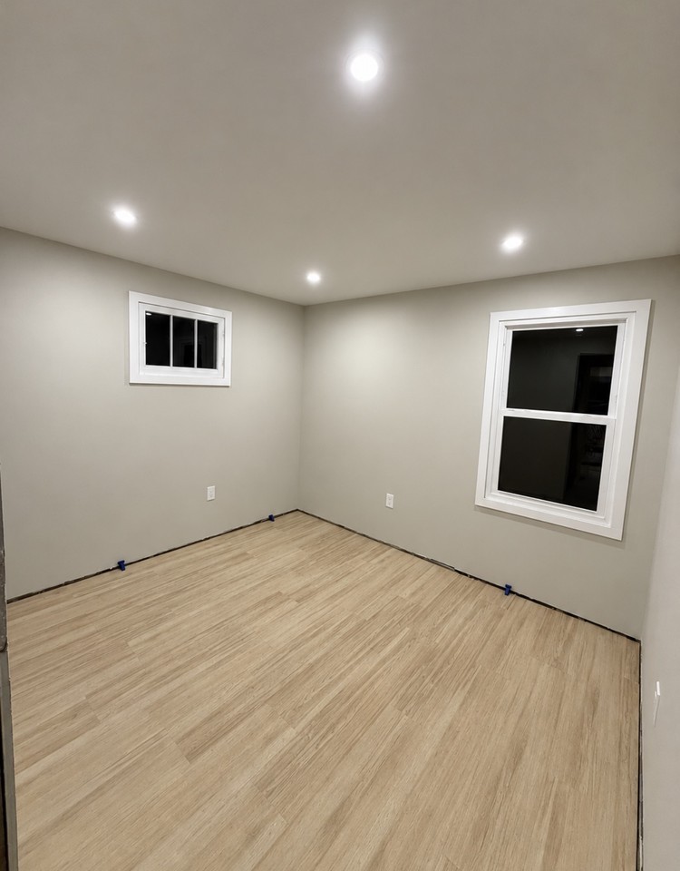 109 Shepard Ave - Photo 2 of 6