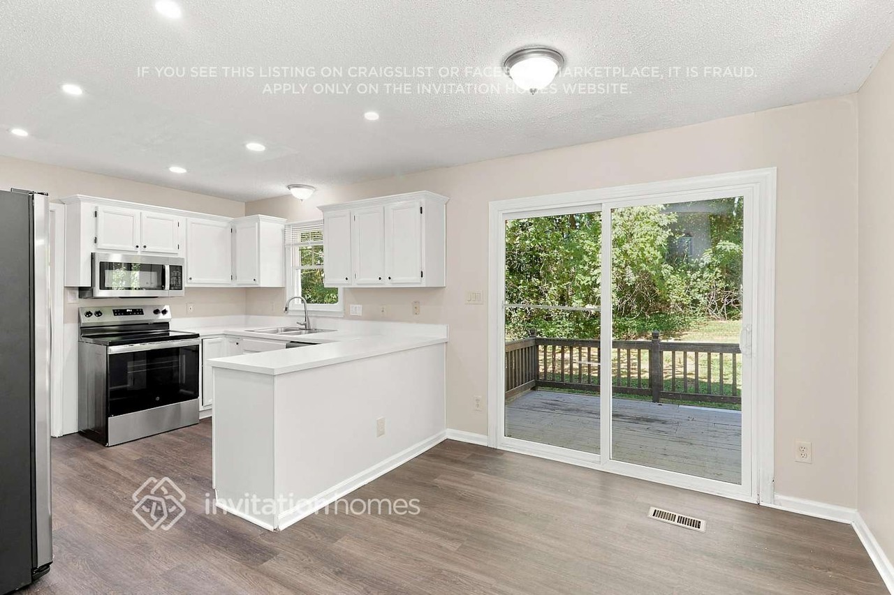 2329 Century Oaks Ln - Photo 7 of 18