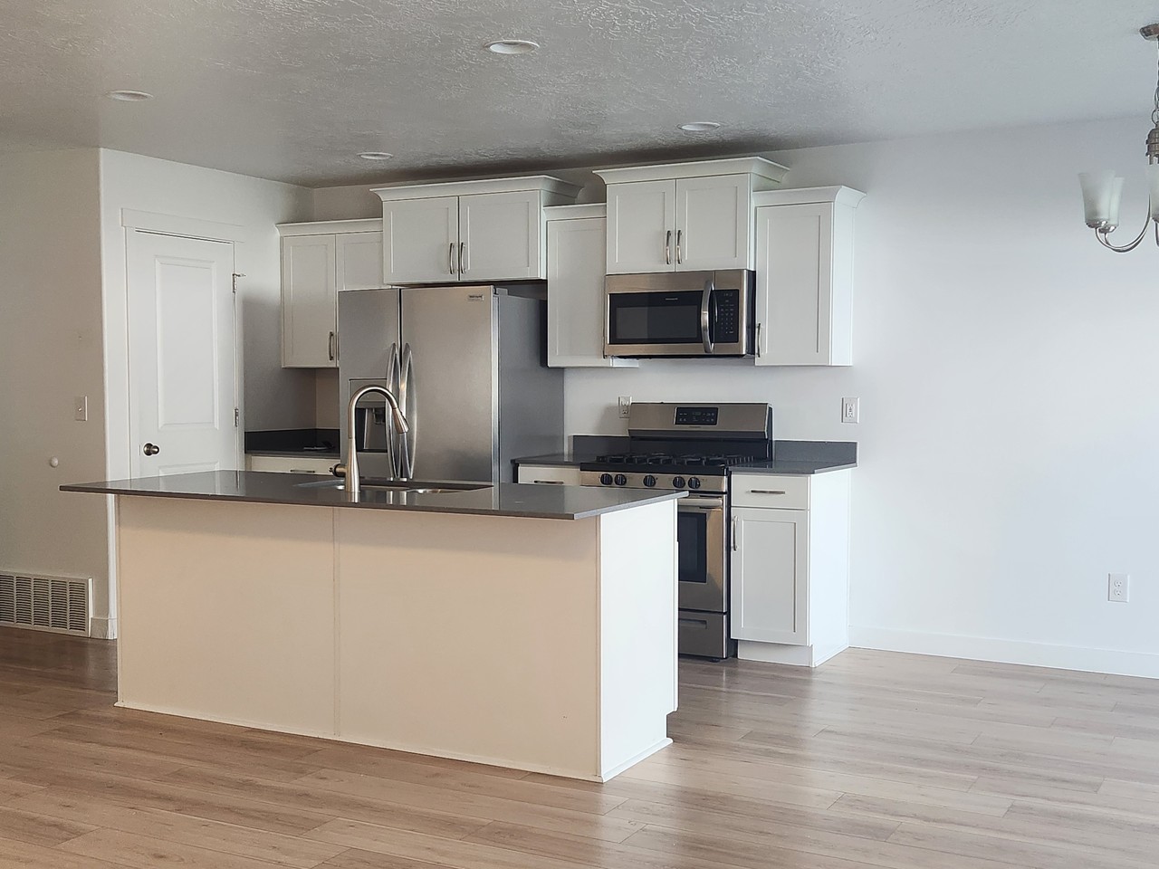14928 S Messi St #1 - Photo 4 of 35