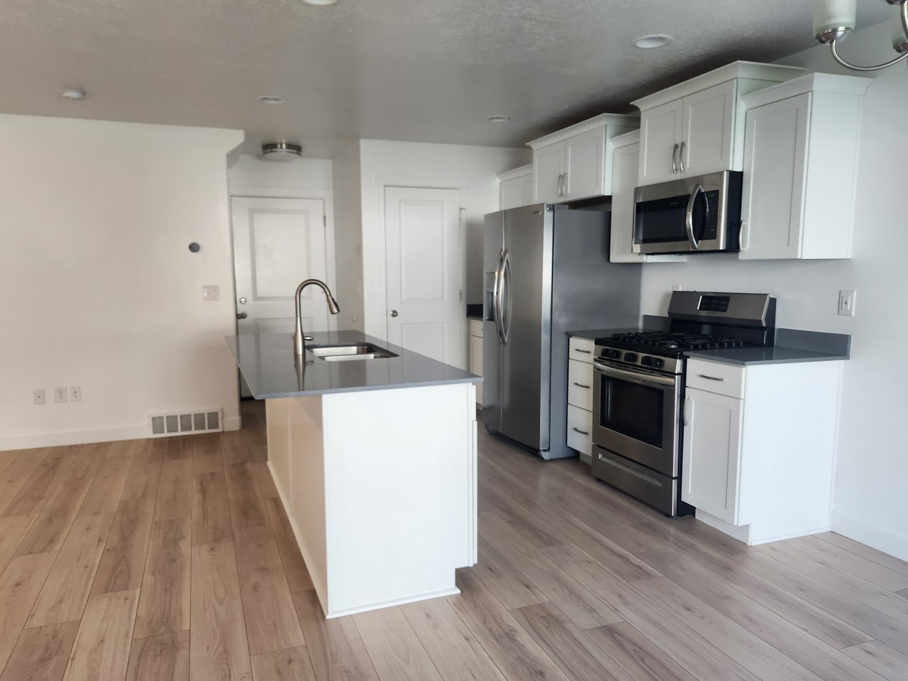 14928 S Messi St #1 - Photo 5 of 35