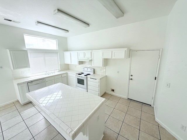 5680 W Morris Ave #1 - Photo 3 of 15