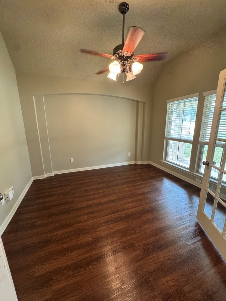 2120 Timberline Ct #1 - Photo 4 of 21