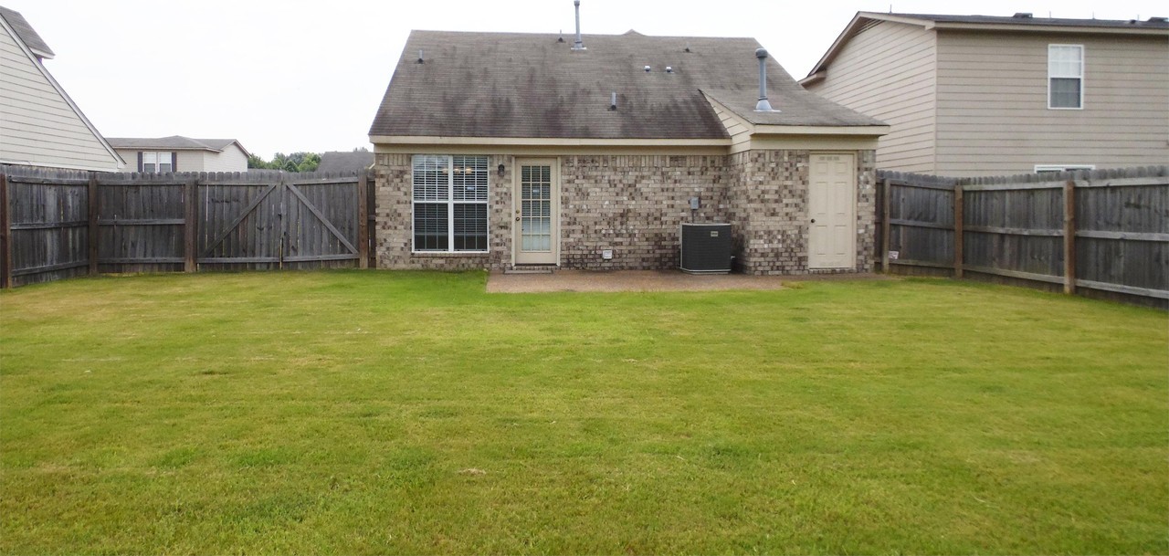 2547 Boxford Ln - Photo 2 of 12
