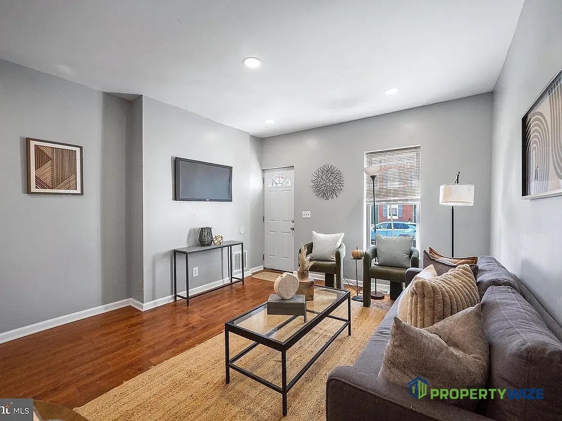 1028 W Cross St #1 - Photo 2 of 22