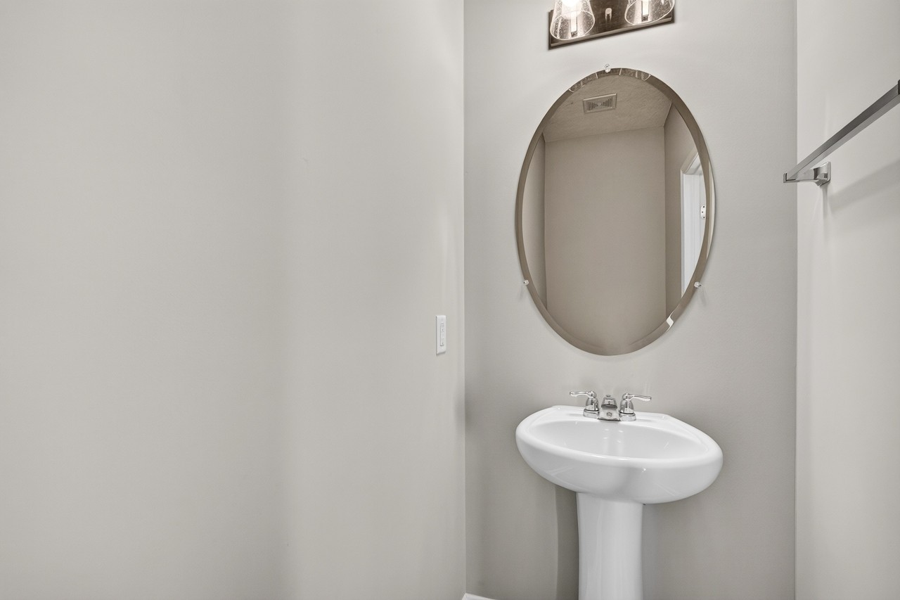 685 Fairview Cir #1 - Photo 5 of 36
