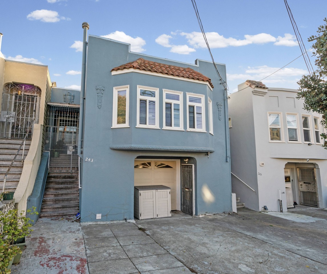 243 Farallones St - Photo 3 of 38