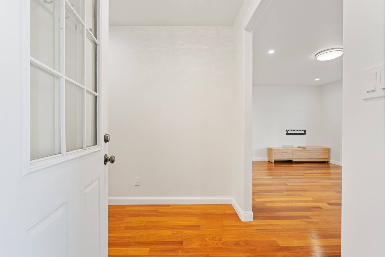 243 Farallones St - Photo 4 of 38
