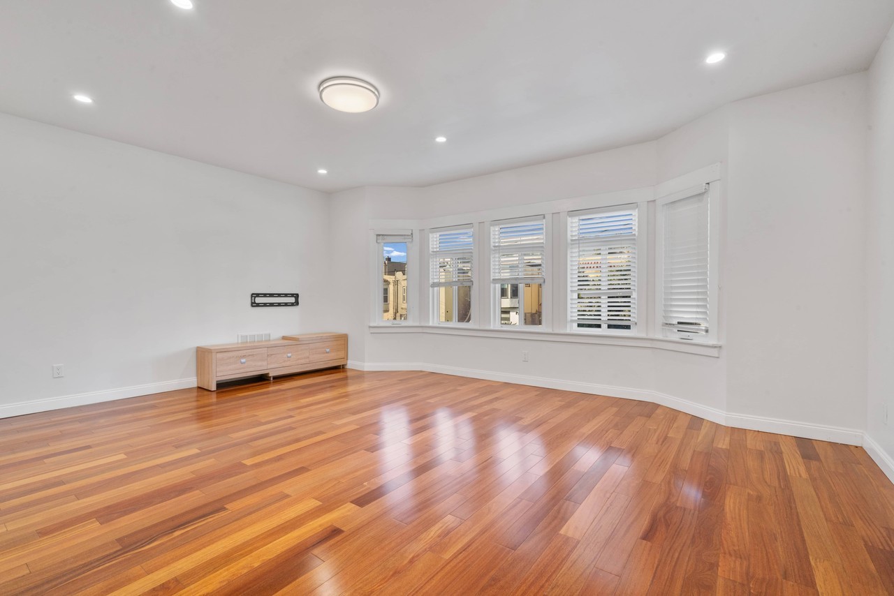 243 Farallones St - Photo 5 of 38