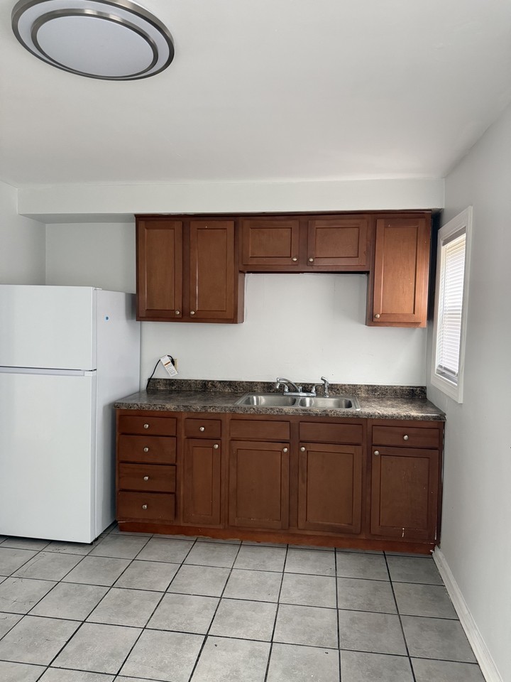2312 Monroe St #1 - Photo 4 of 24