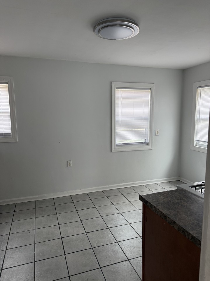 2312 Monroe St #1 - Photo 5 of 24
