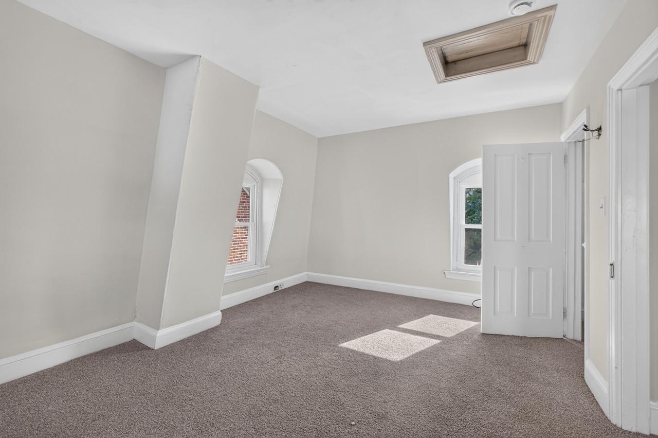 114 Walnut St 1st Fl #2 - Photo 4 of 35