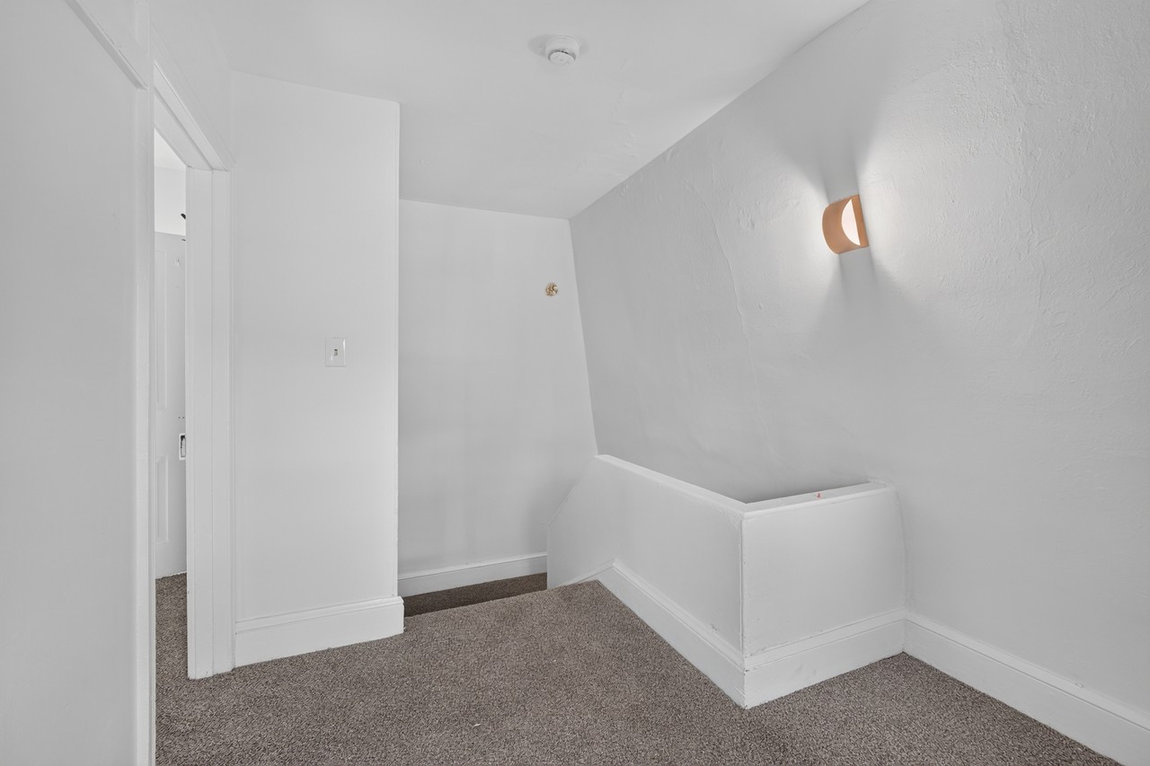 114 Walnut St 1st Fl #2 - Photo 5 of 35