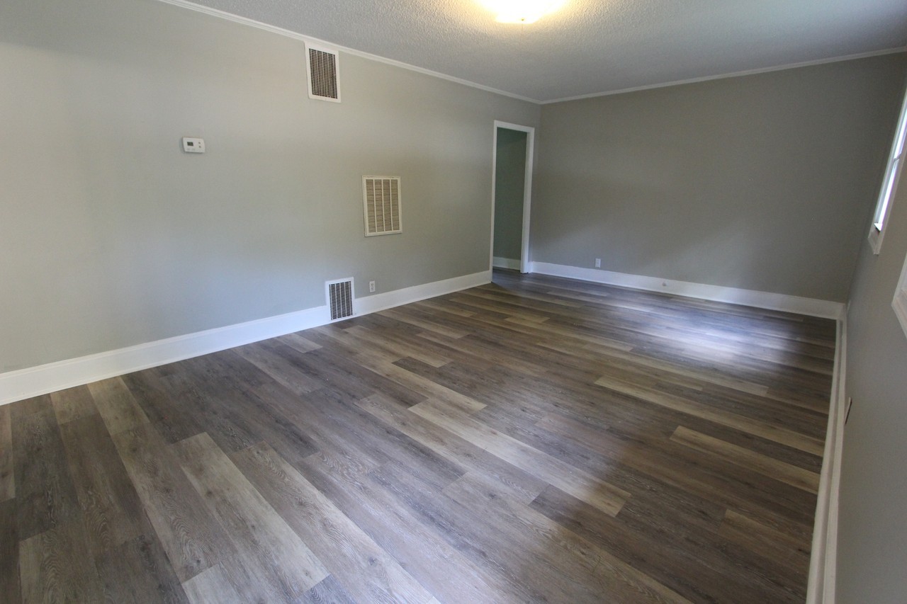 725 Lucas St #725 - Photo 3 of 10