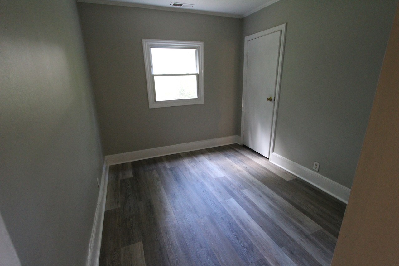 725 Lucas St #725 - Photo 7 of 10