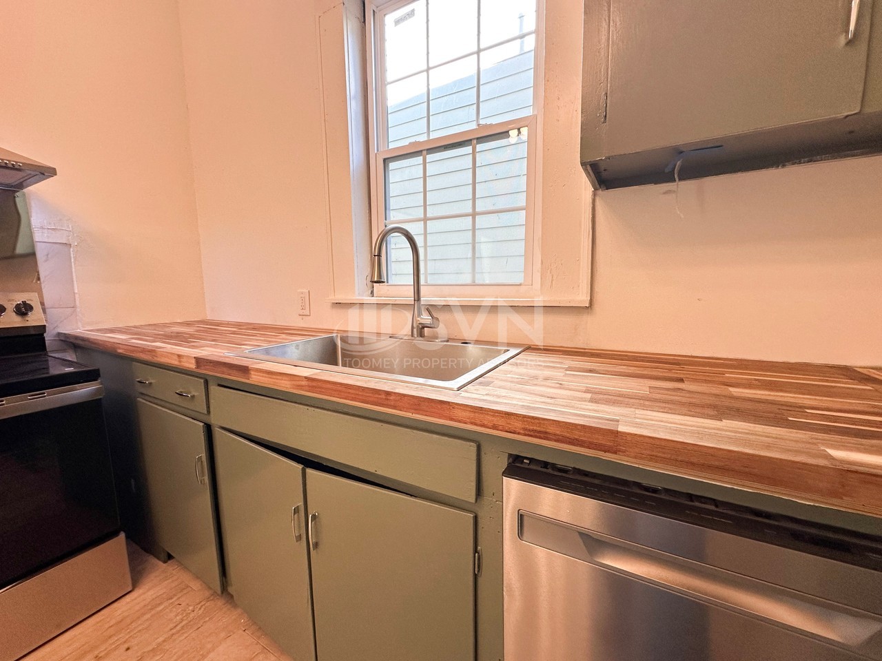 953 Selma St - Photo 4 of 13