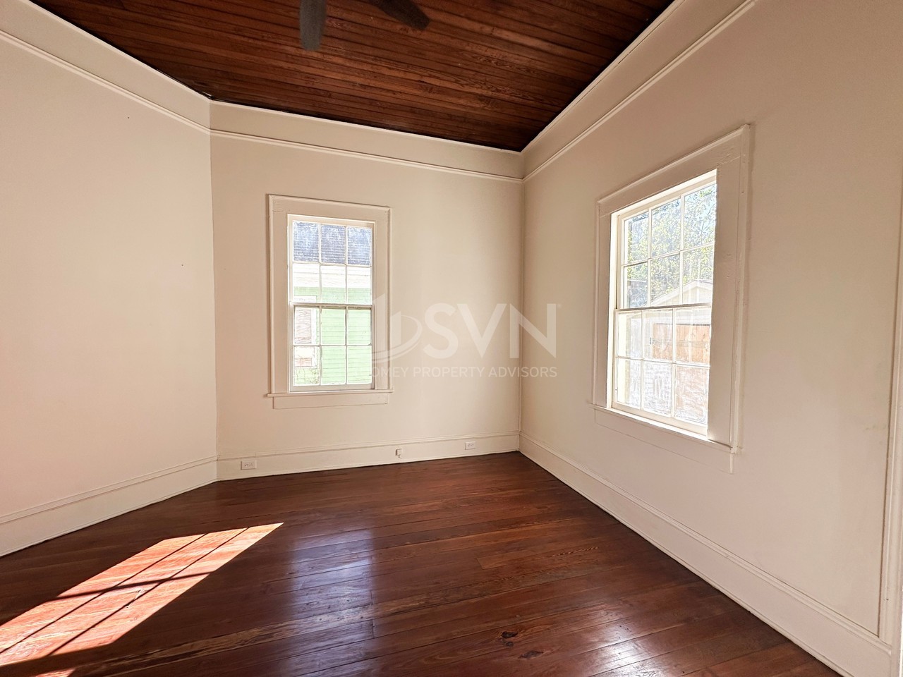 953 Selma St - Photo 6 of 13