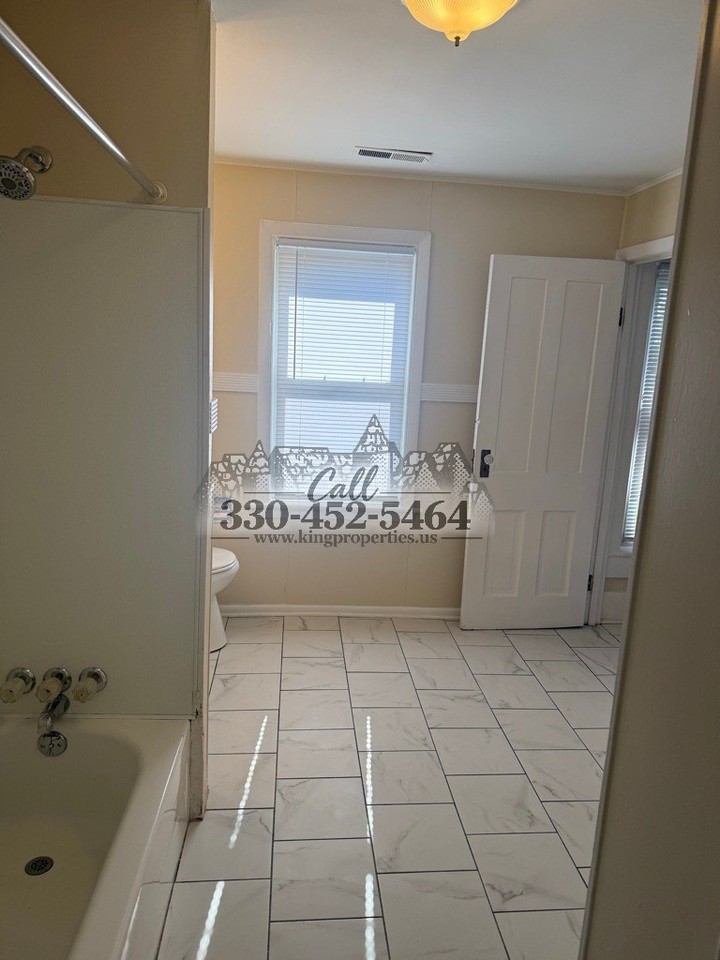 713 Greenfield Ave Sw #2 - Photo 3 of 7