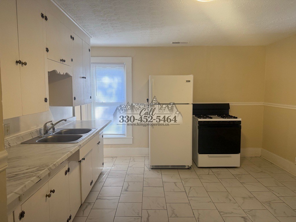 713 Greenfield Ave Sw #2 - Photo 4 of 7