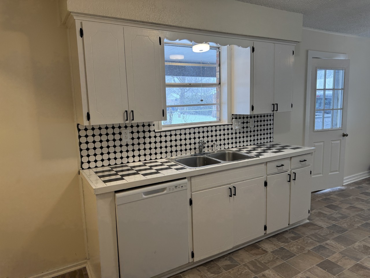 106 Joy Dr #1 - Photo 7 of 18