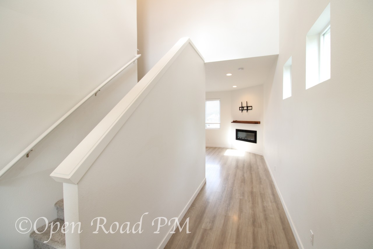 975 Ne Pinebreak Dr #1 - Photo 3 of 28