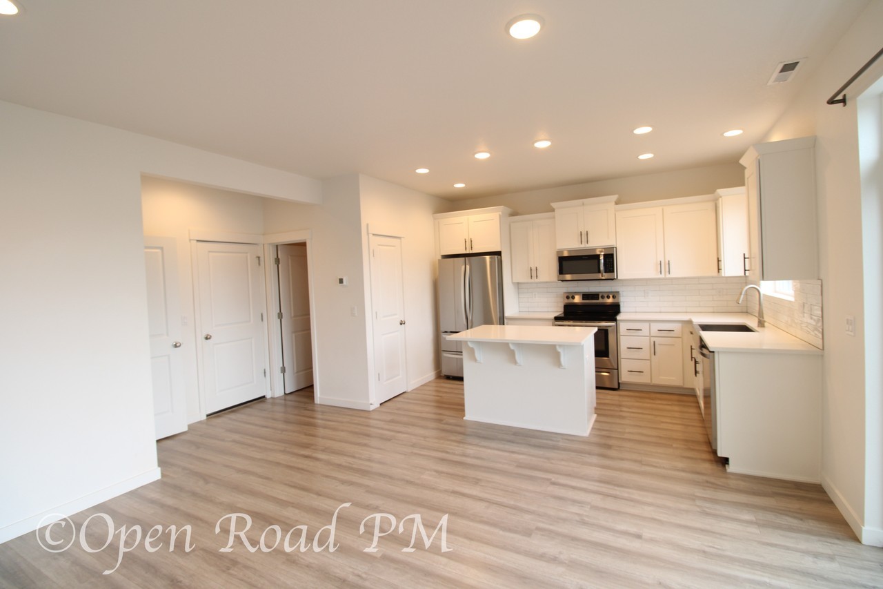 975 Ne Pinebreak Dr #1 - Photo 6 of 28