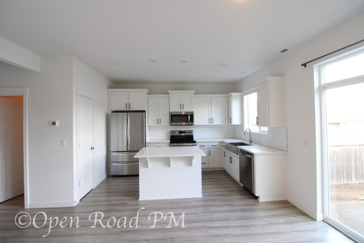 975 Ne Pinebreak Dr #1 - Photo 7 of 28
