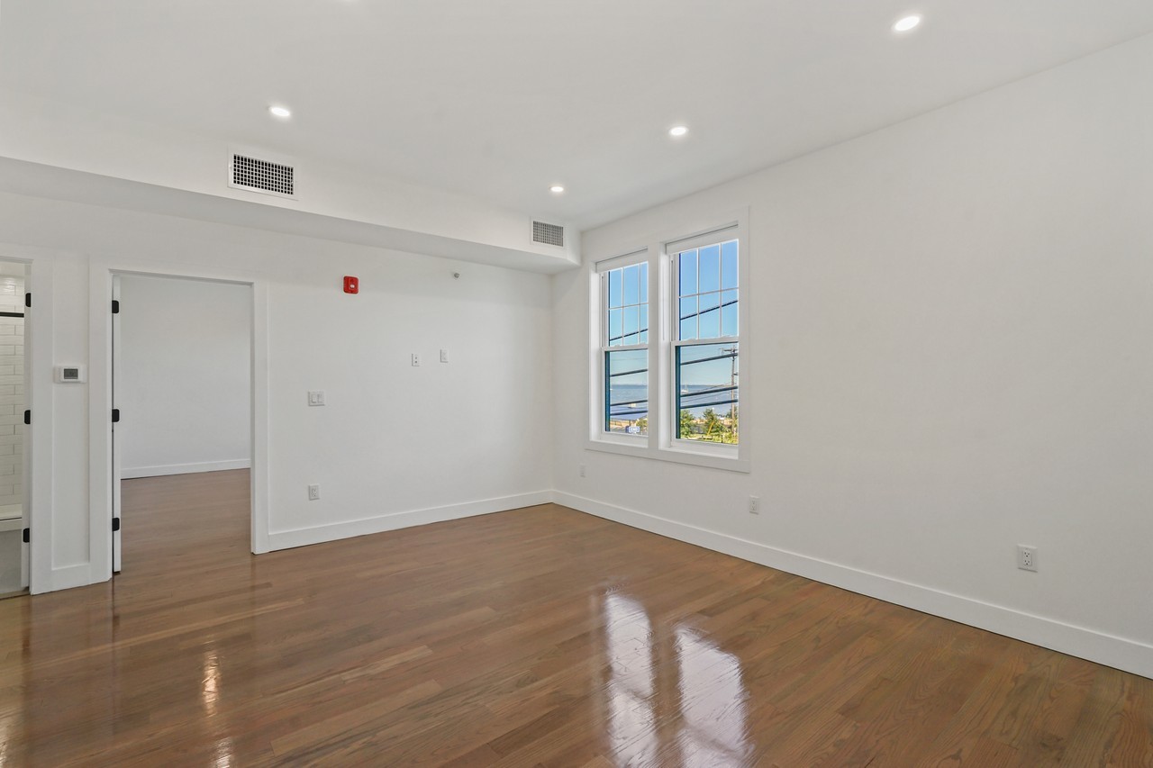 24 Broad Street - 1Apartment 1 #1 - Photo 7 of 11