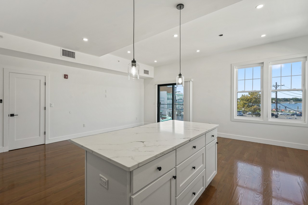 24 Broad Street - 2Apartment 1 #2 - Photo 3 of 12