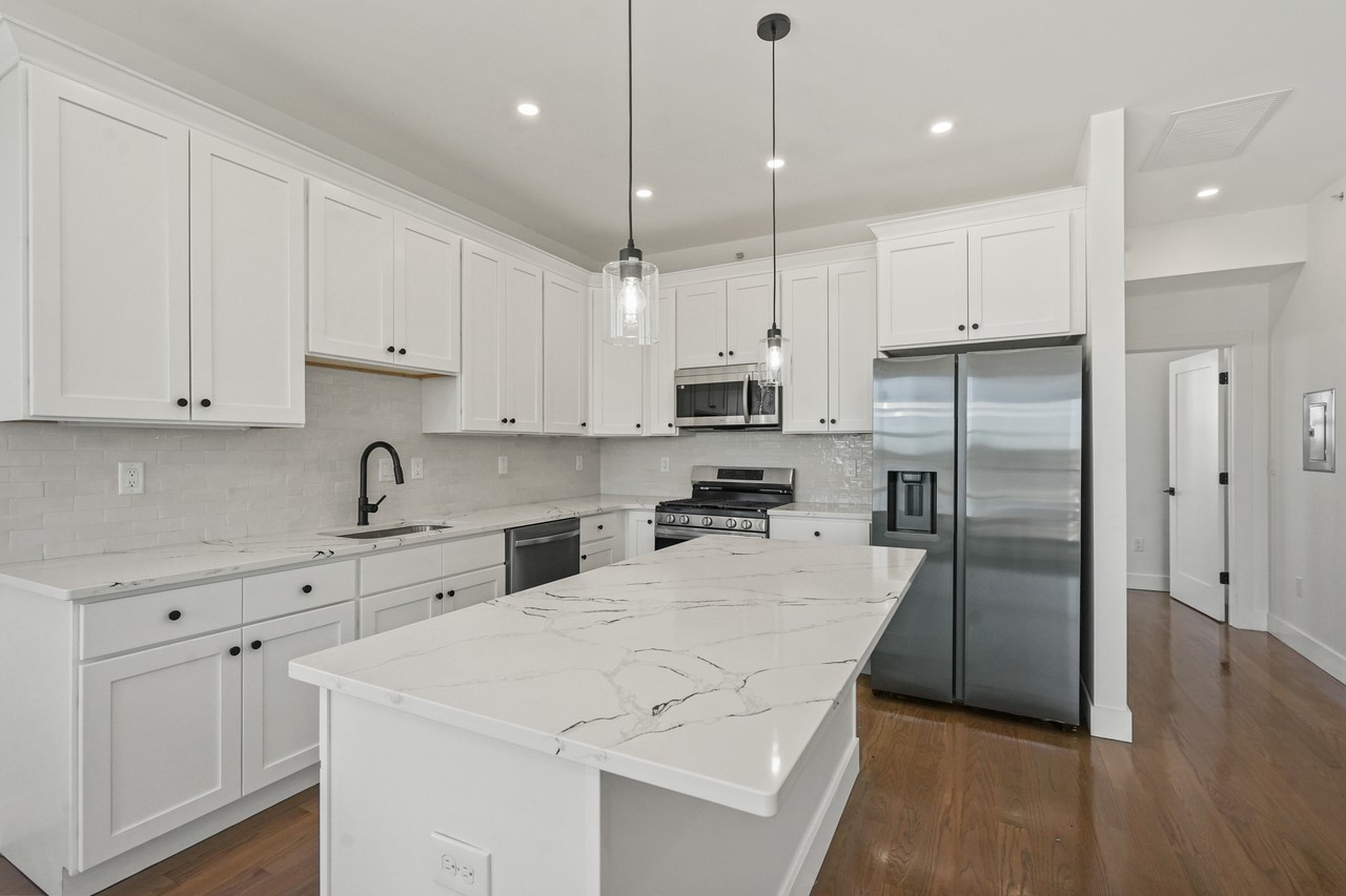 24 Broad Street - 2Apartment 1 #2 - Photo 7 of 12