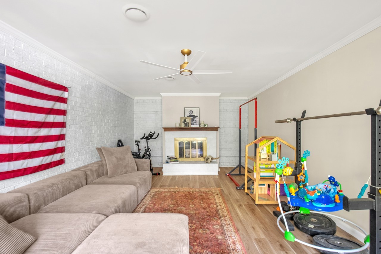 1803 Spruce St #1 - Photo 2 of 10