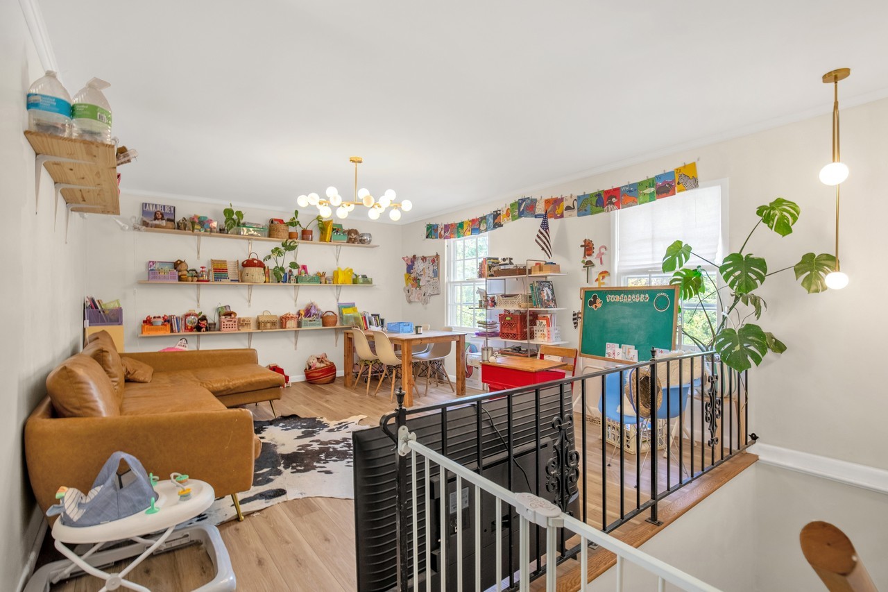 1803 Spruce St #1 - Photo 3 of 10