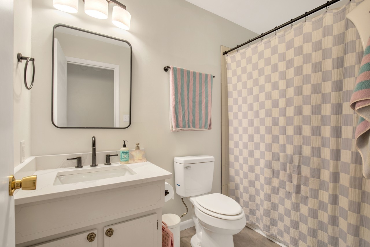 1803 Spruce St #1 - Photo 5 of 10