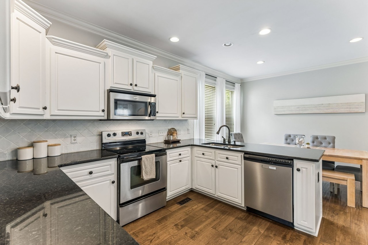 2924 Americus Dr #1 - Photo 7 of 27