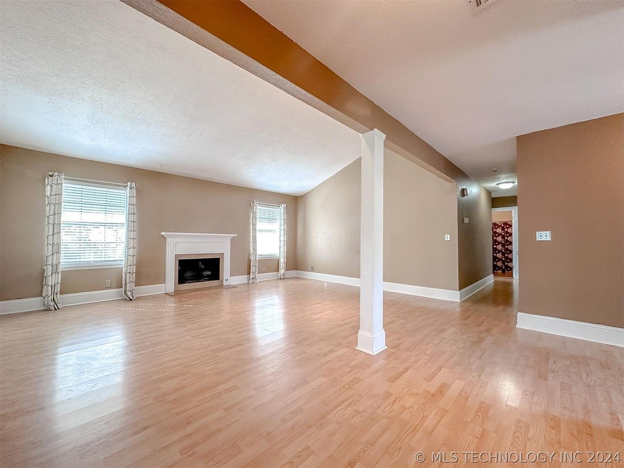 2906 W 63rd St - Photo 5 of 11